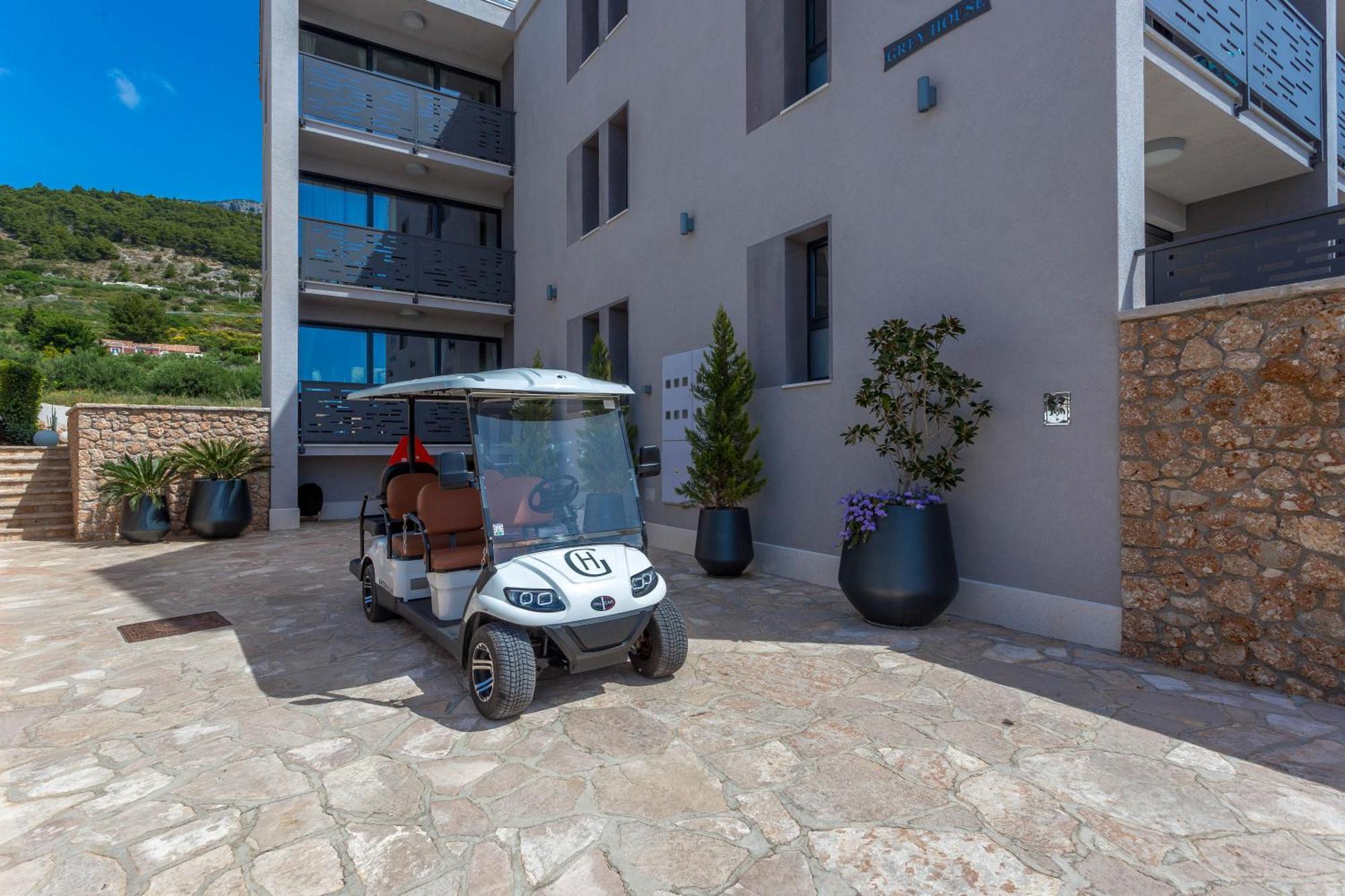 Grey House Apartment Bol Luaran gambar