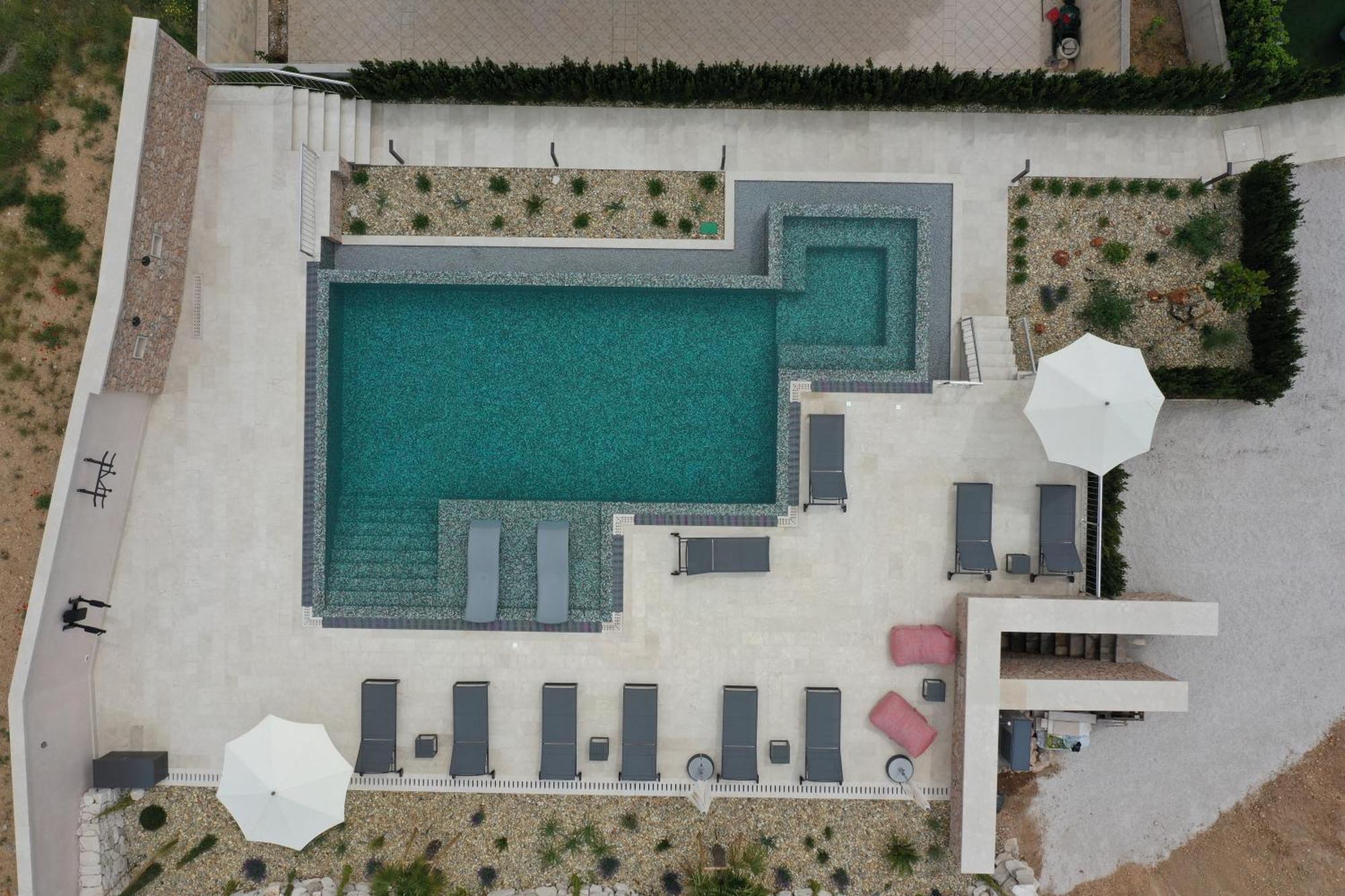 Grey House Apartment Bol Luaran gambar