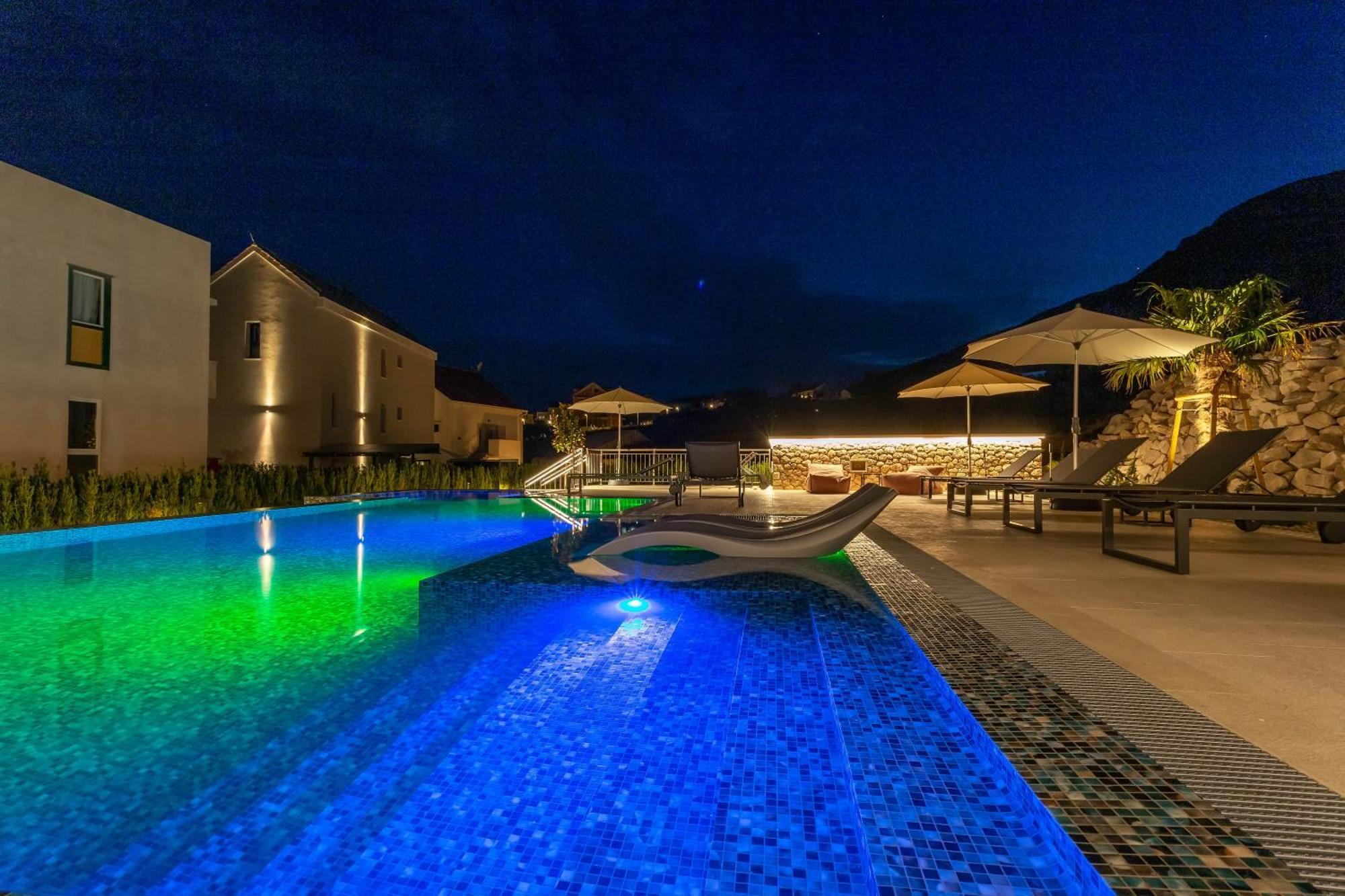 Grey House Apartment Bol Luaran gambar